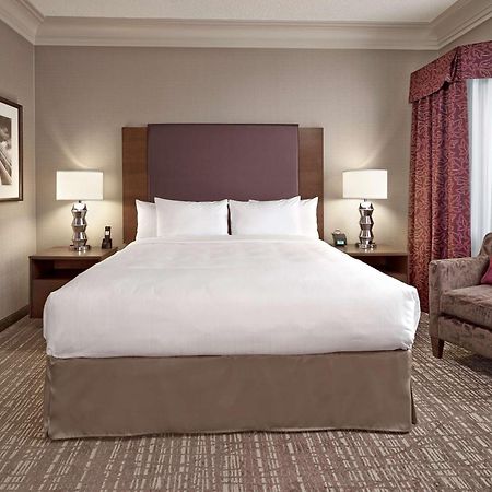Doubletree By Hilton West Edmonton Hotel Екстериор снимка