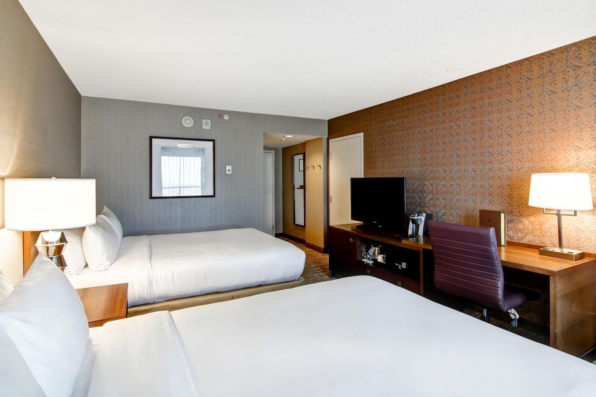 Doubletree By Hilton West Edmonton Hotel Екстериор снимка