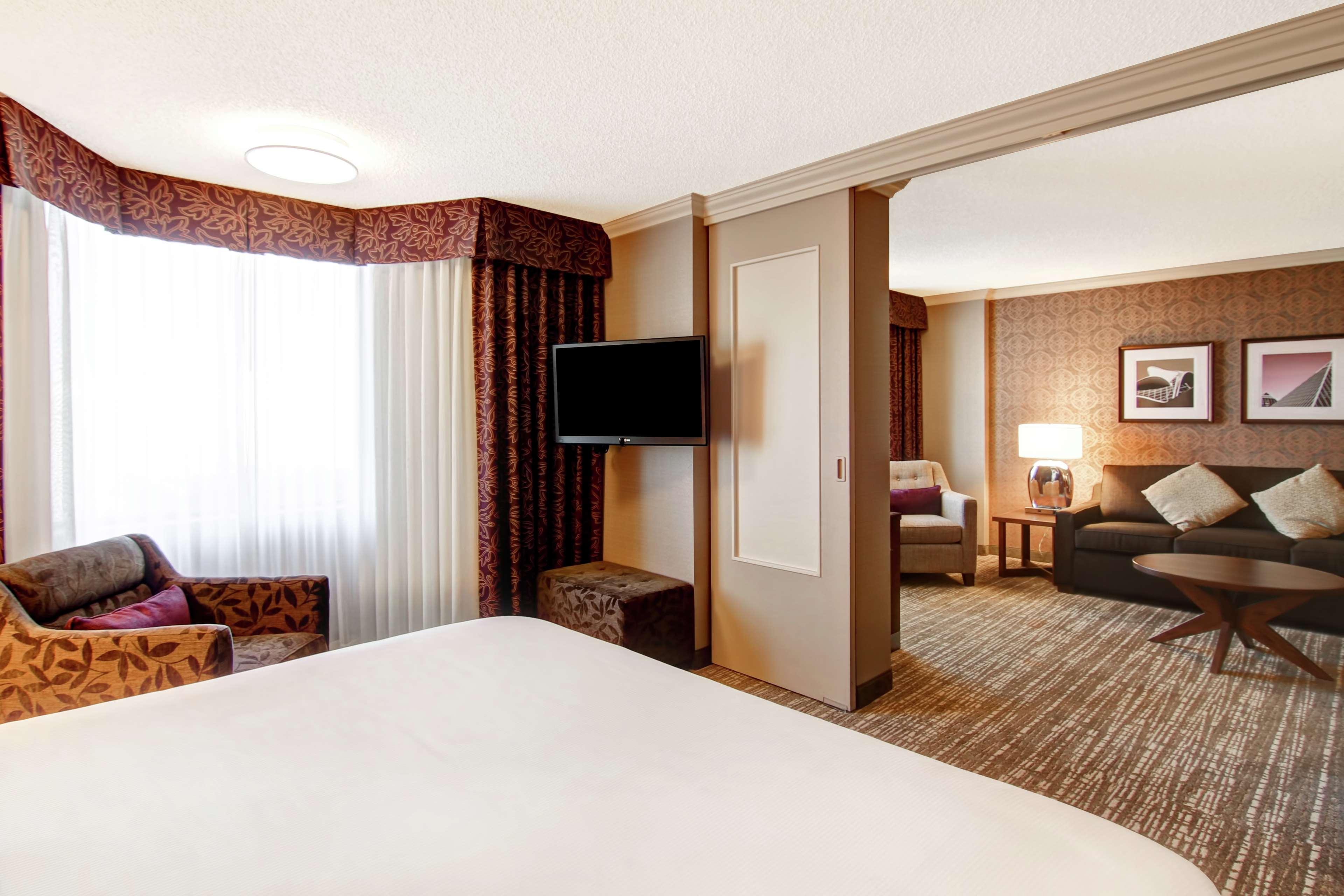 Doubletree By Hilton West Edmonton Hotel Екстериор снимка