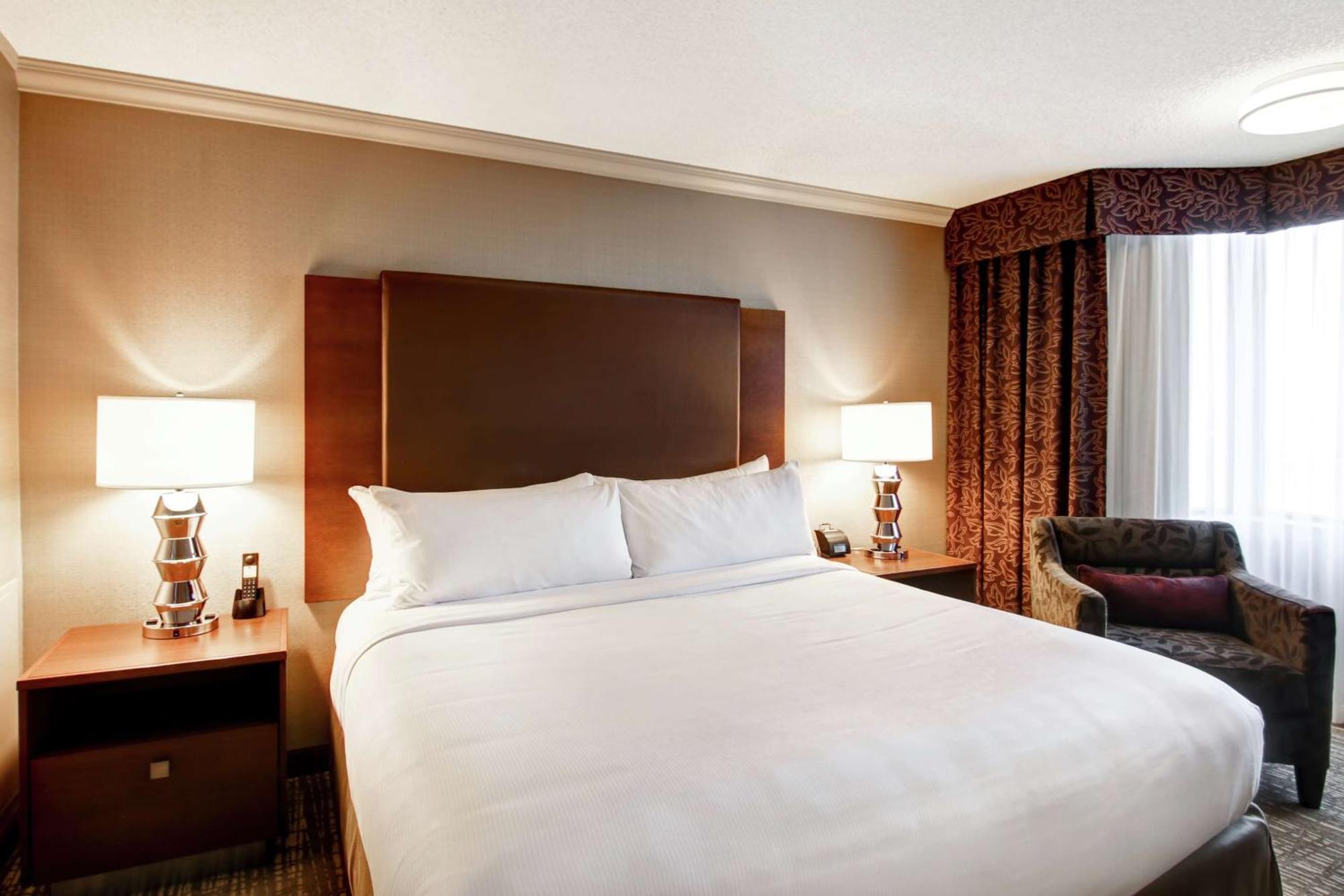 Doubletree By Hilton West Edmonton Hotel Екстериор снимка
