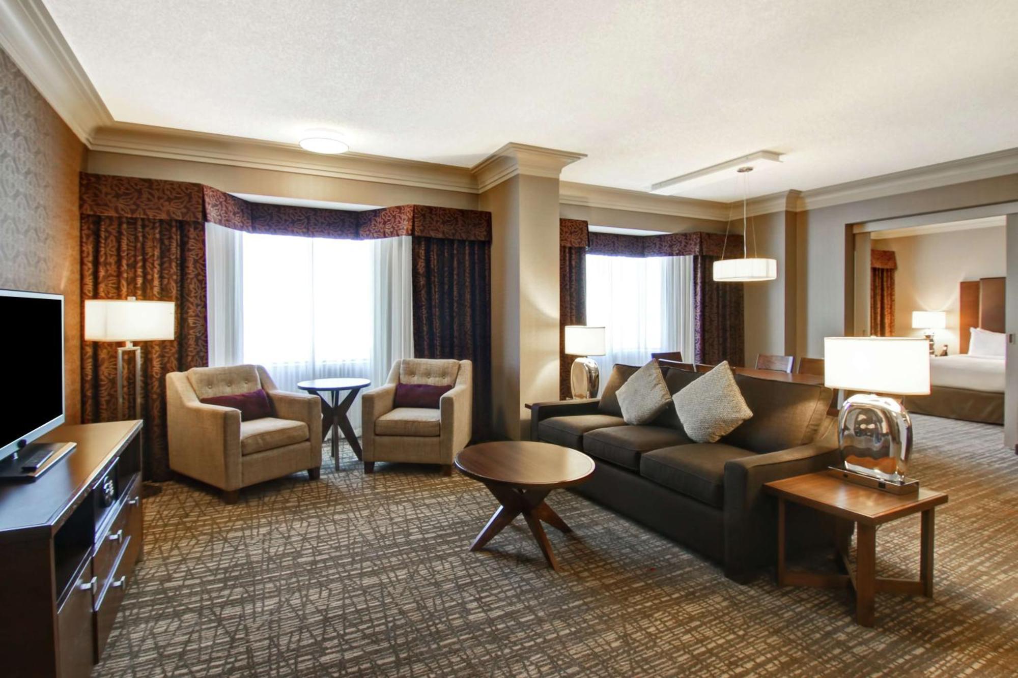 Doubletree By Hilton West Edmonton Hotel Екстериор снимка