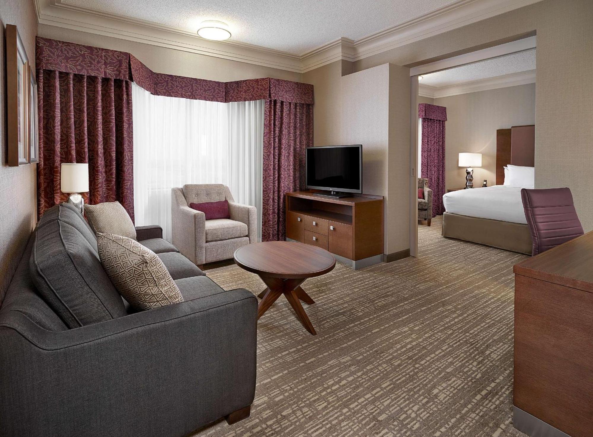 Doubletree By Hilton West Edmonton Hotel Екстериор снимка