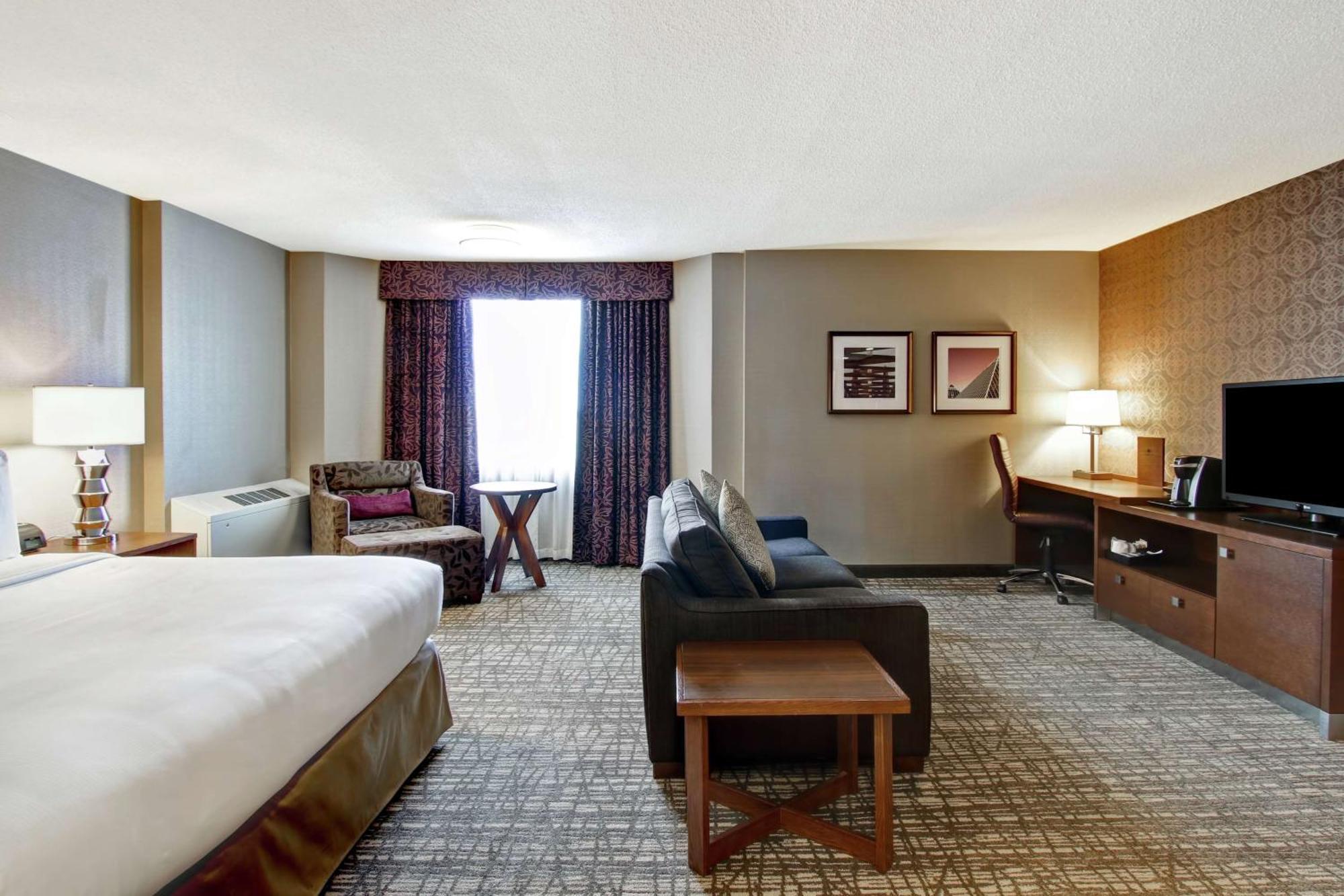 Doubletree By Hilton West Edmonton Hotel Екстериор снимка