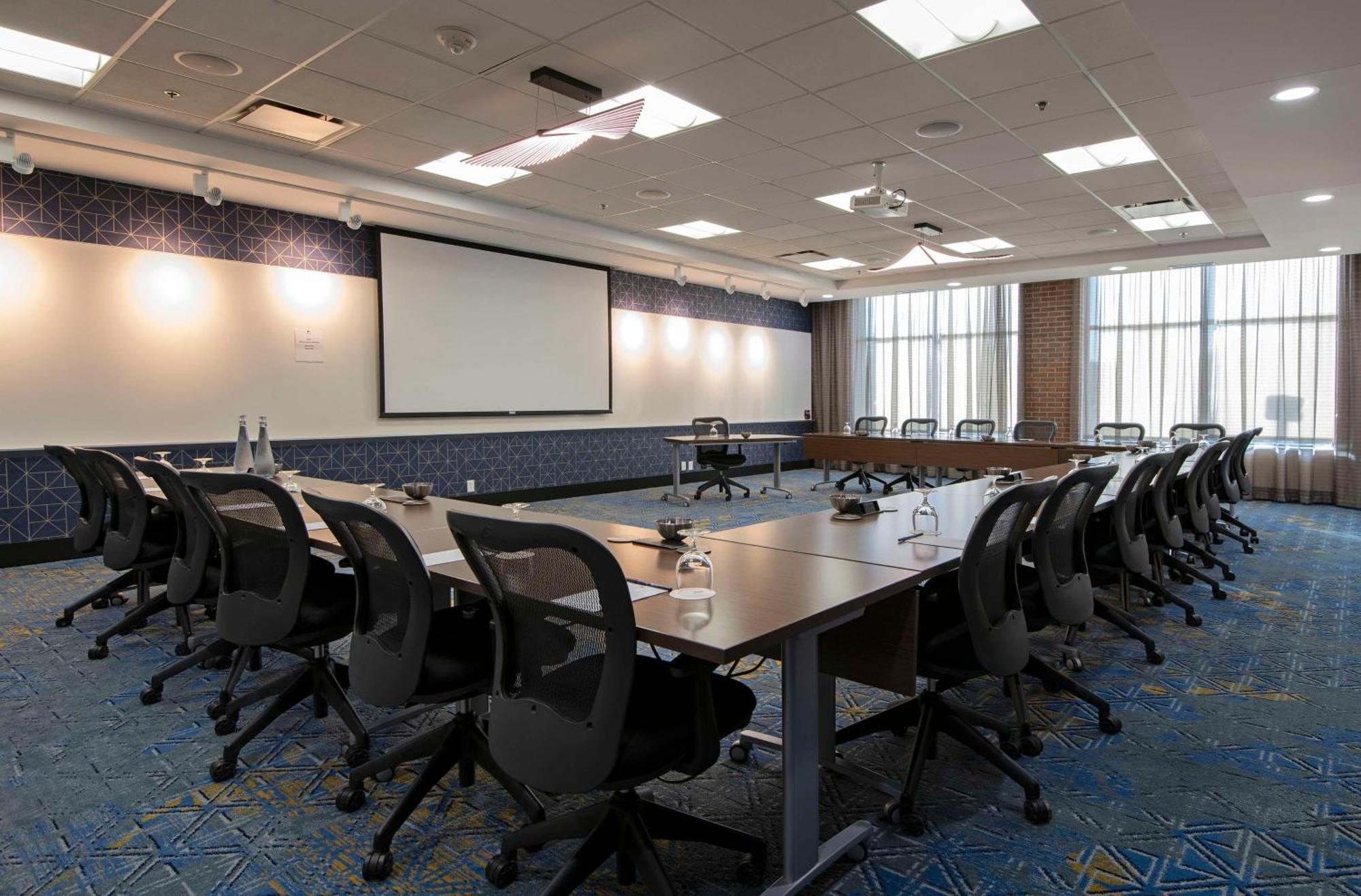 Doubletree By Hilton West Edmonton Hotel Екстериор снимка