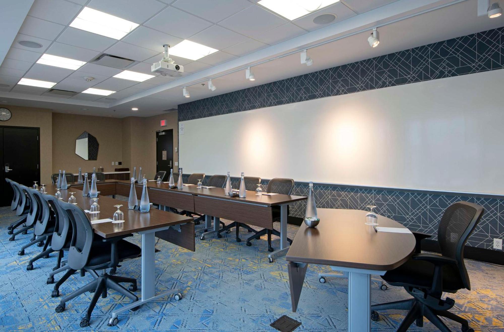 Doubletree By Hilton West Edmonton Hotel Екстериор снимка