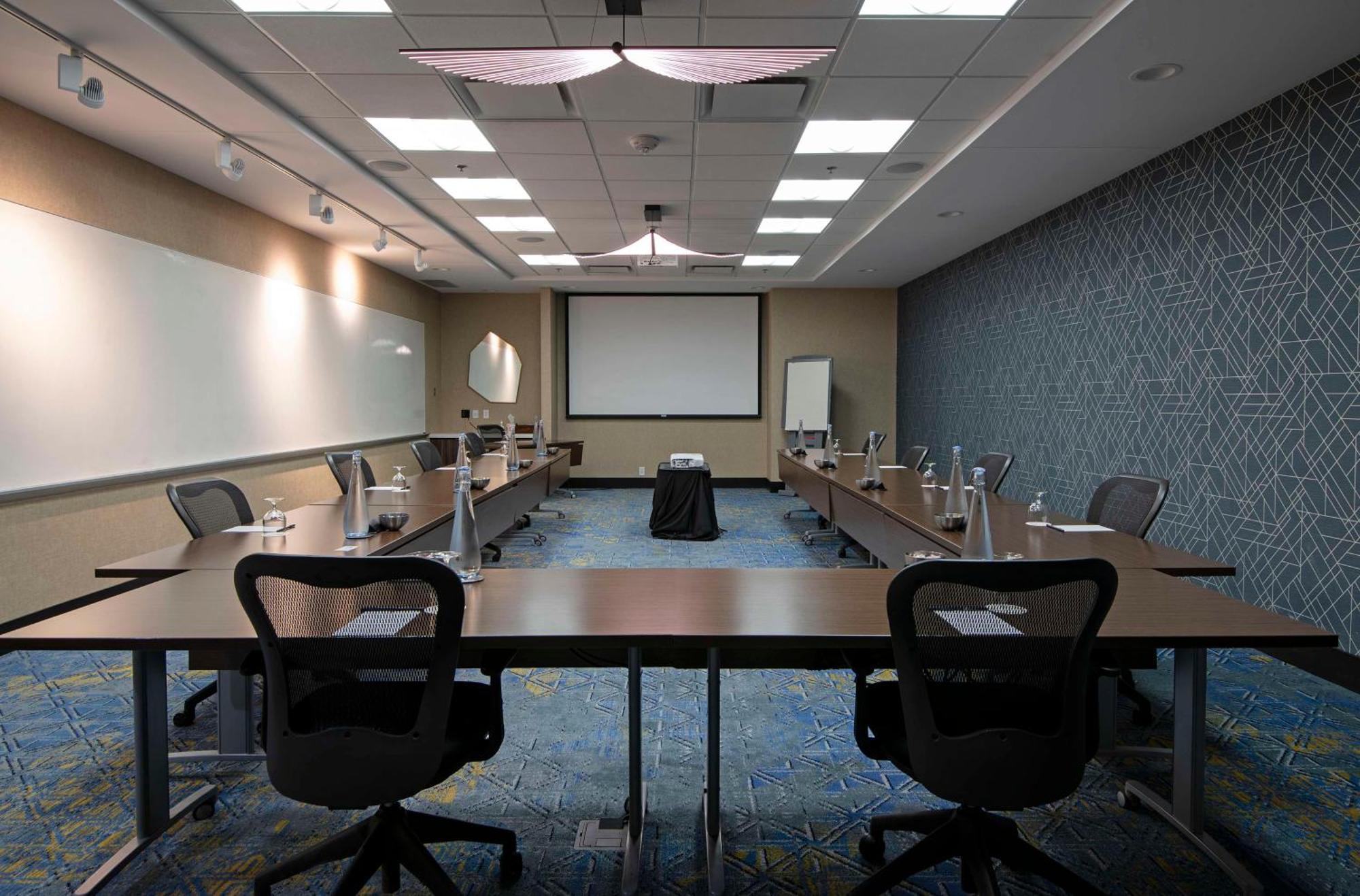 Doubletree By Hilton West Edmonton Hotel Екстериор снимка