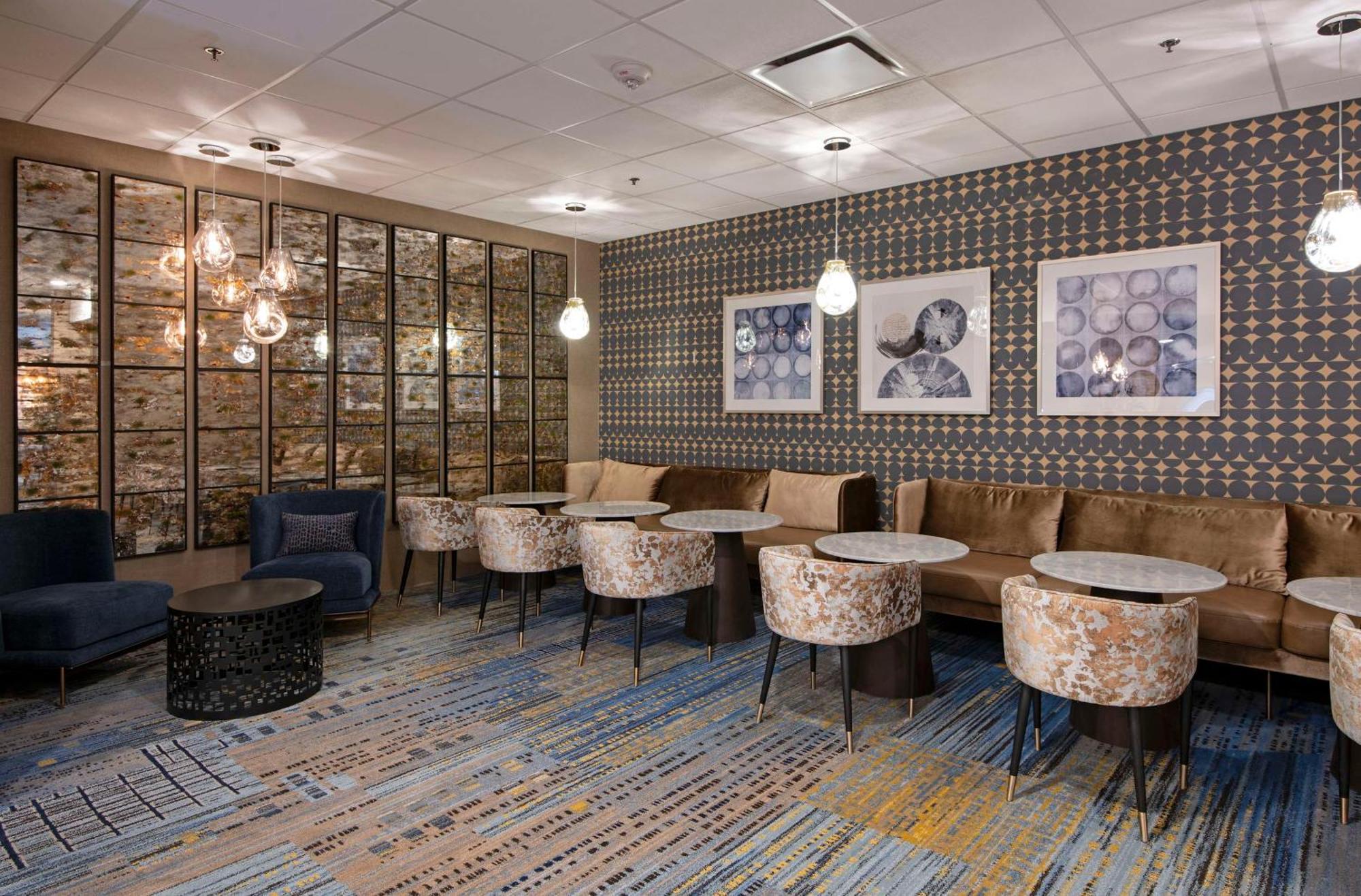 Doubletree By Hilton West Edmonton Hotel Екстериор снимка