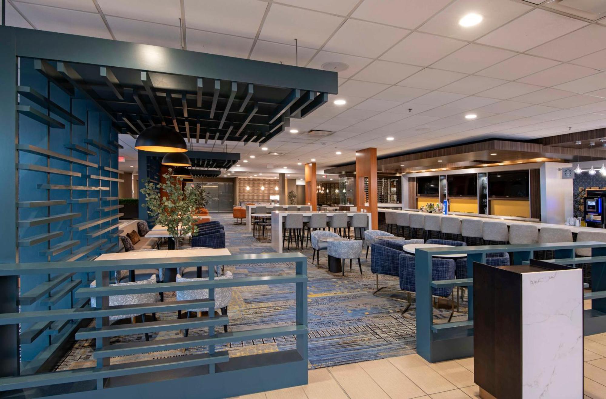 Doubletree By Hilton West Edmonton Hotel Екстериор снимка