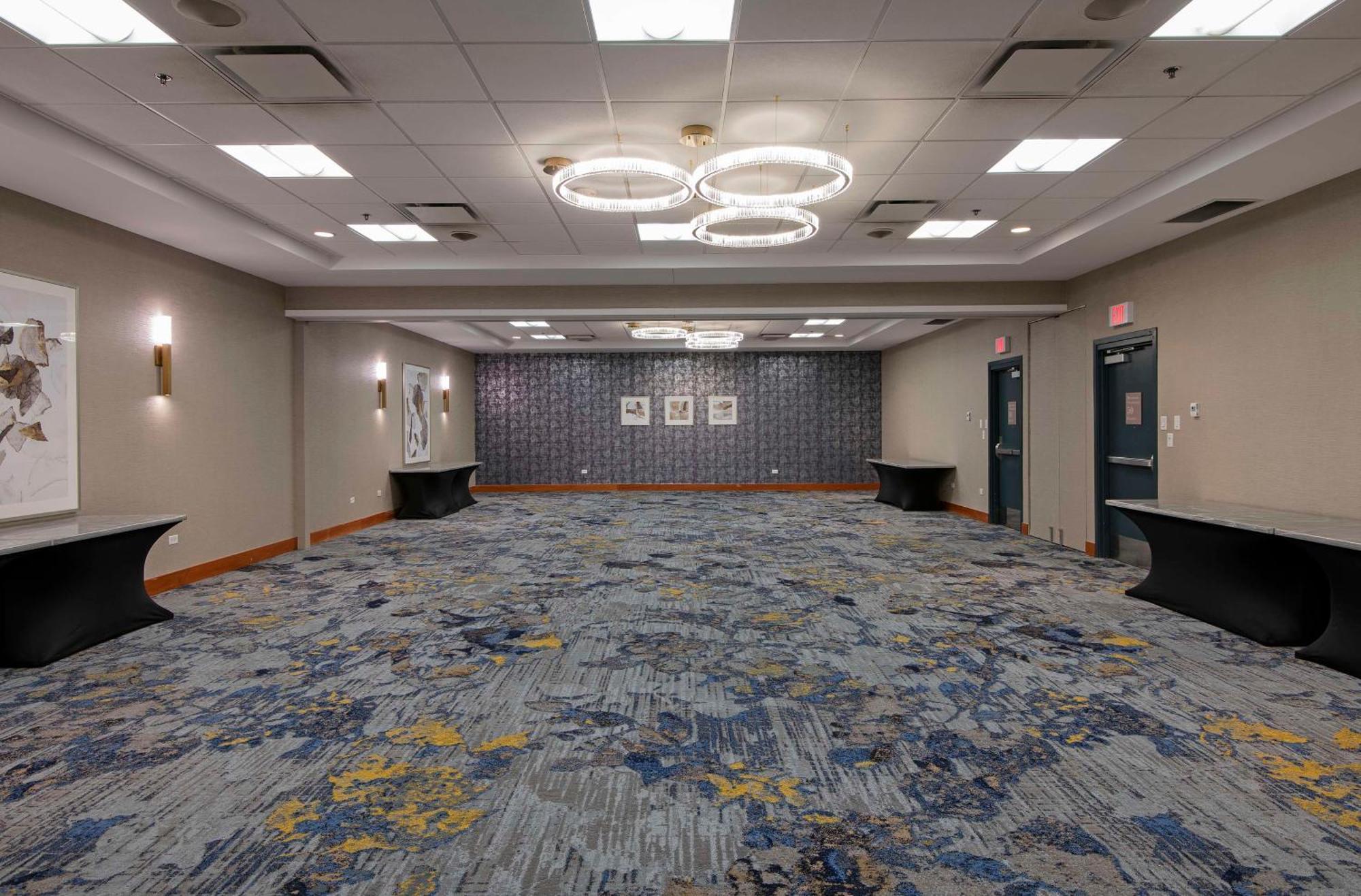 Doubletree By Hilton West Edmonton Hotel Екстериор снимка