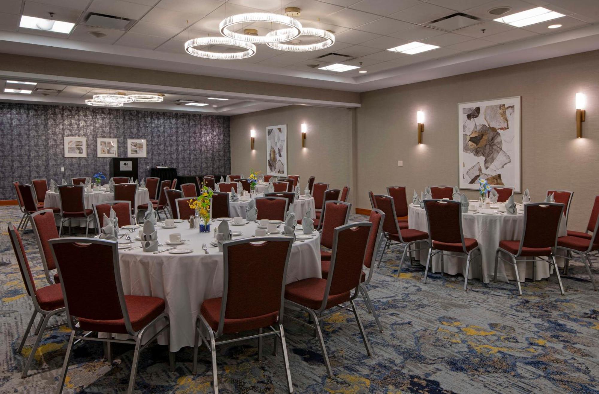Doubletree By Hilton West Edmonton Hotel Екстериор снимка