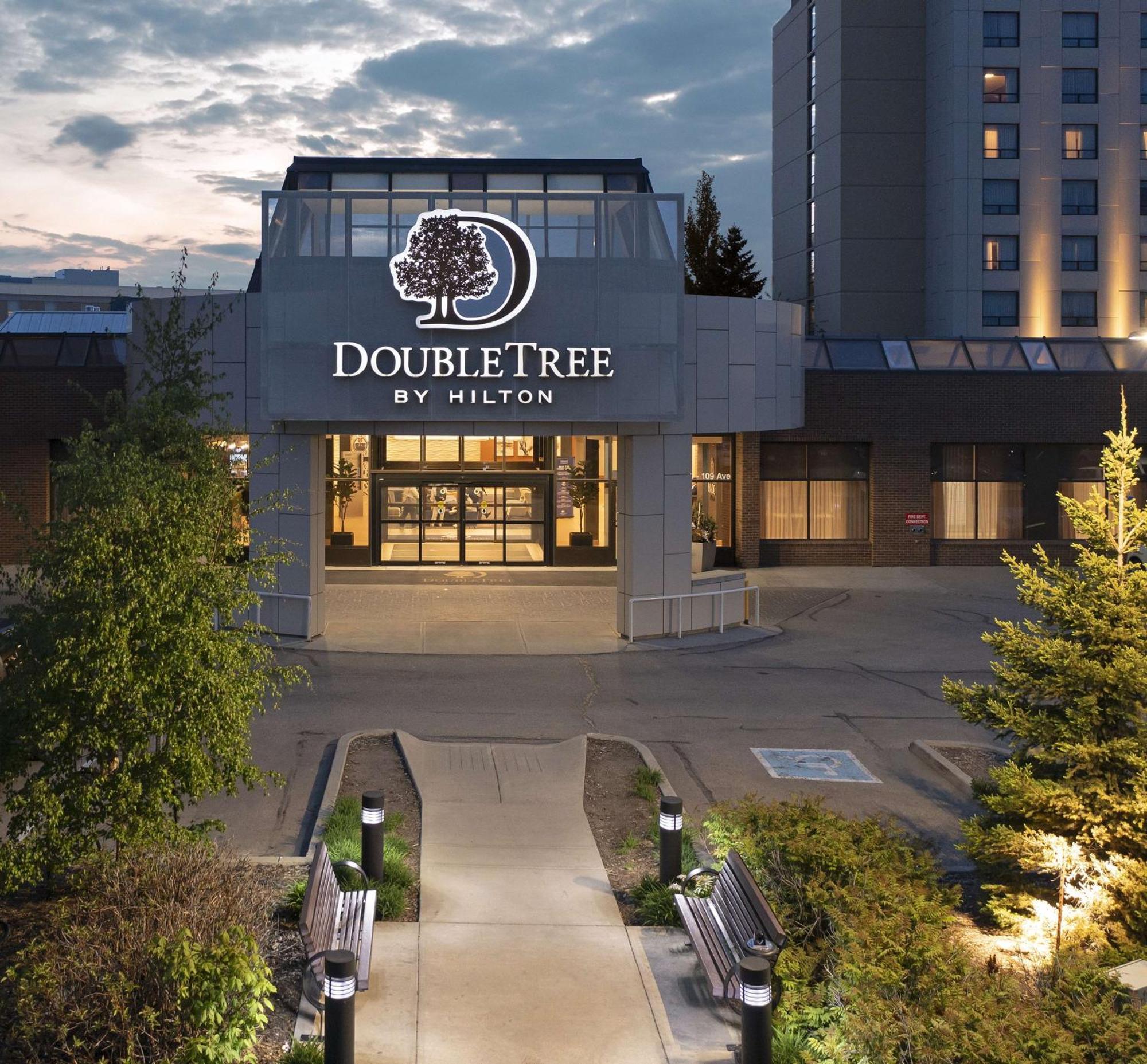 Doubletree By Hilton West Edmonton Hotel Екстериор снимка